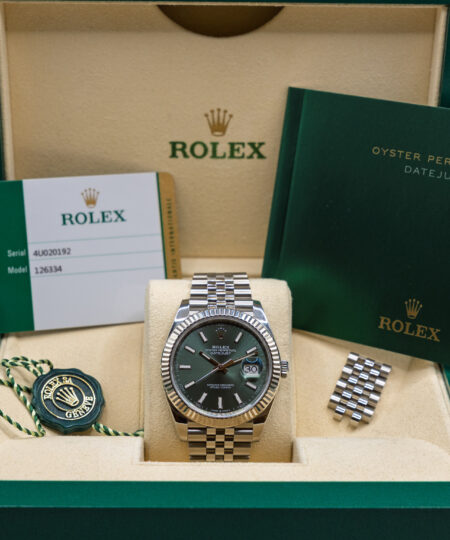 (Solgt)Rolex Datejust 41 Ref. 126334 Grønn tallskive Veldig god stand